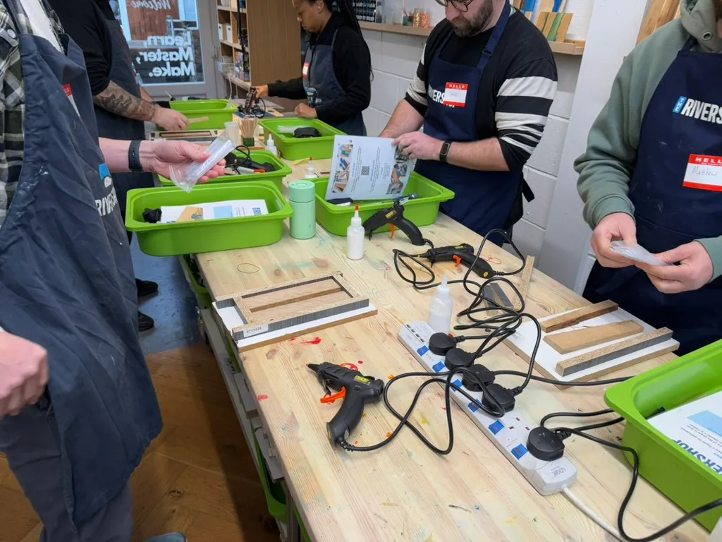 People on the epoxy resin course